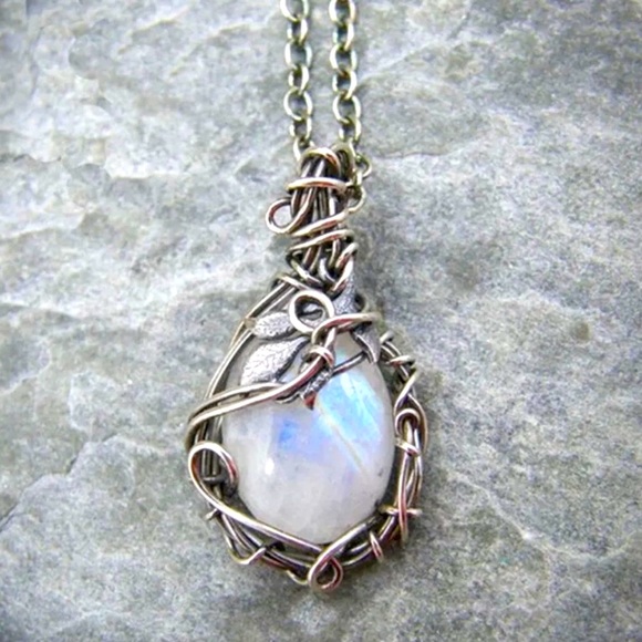 Source Unknown Jewelry - Beautiful Vintage Style Silver Moonstone Pendant Necklace 18” Chain 2”extender